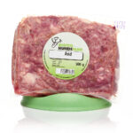 Hakket and i 500 g blok fra Rigtig Hundemad.