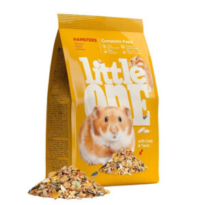 Little One hamster musli gul pose med hamster.